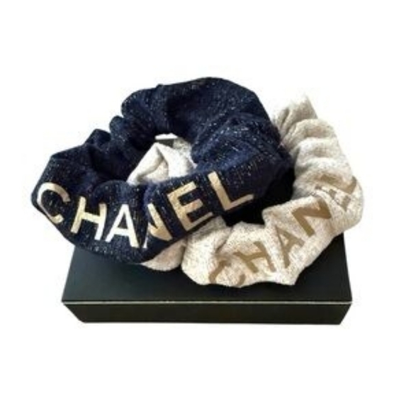 Authentic CHANEL CC Logo  Scrunchie Set Navy & Ivory Hair Accessories COA - Picture 2 of 3